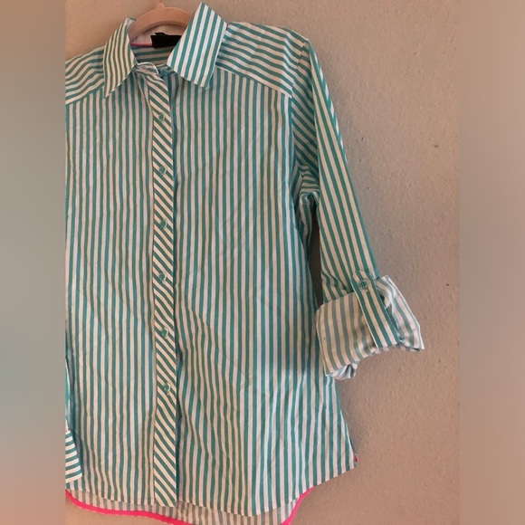Foxcroft Non-Iron Shaped Fit Button Down Striped Blouse size 6 - Picture 3 of 7